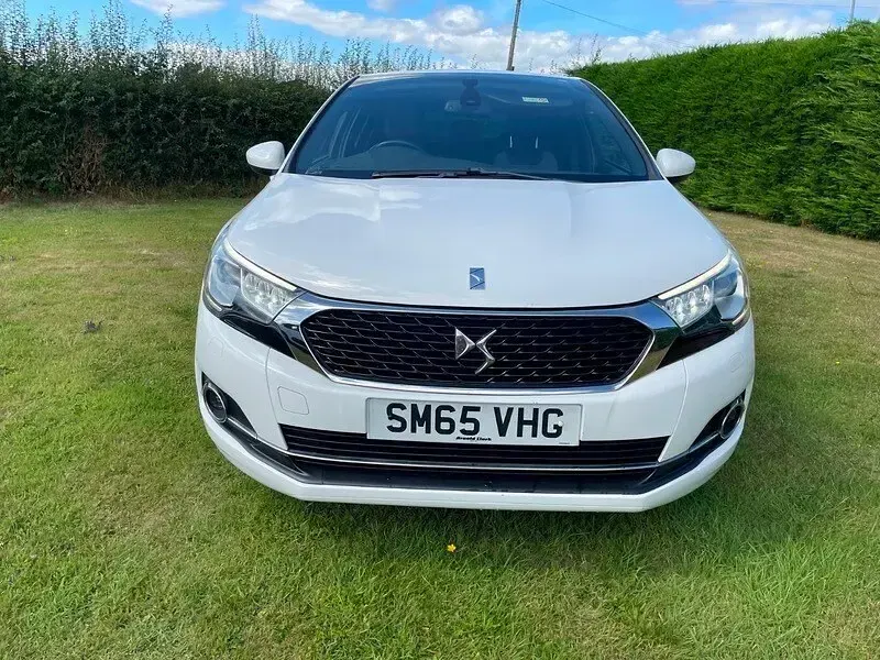 Used DS Automobiles DS4 Prestige 130 HP (95 kW) 2016 White Hatchback