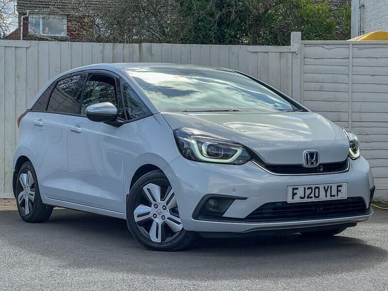 Used Honda Jazz Hybrid 107 HP (78 kW) 2020 White Hatchback