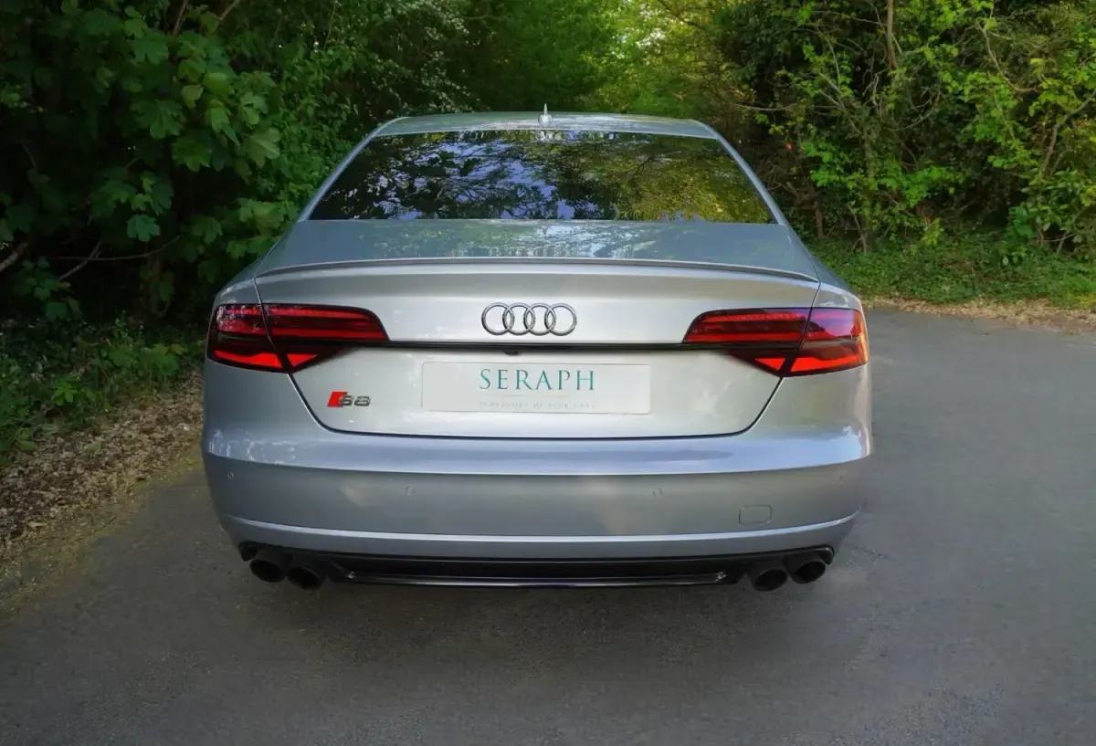 Usado Audi S8 plus Advanced 605 HP (444 kW) 2016 Prateado Sedan
