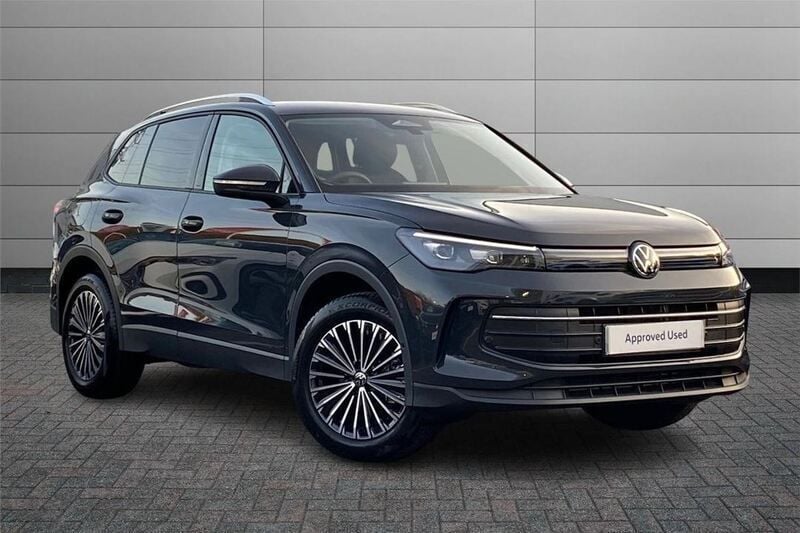 Grey New 2024 VW Tiguan Match SUV | £32,250 (Fair price) - Image 1/4