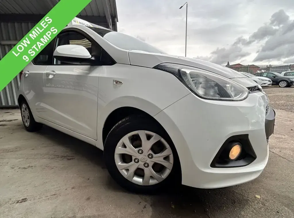 Used Hyundai i10 SE 87 HP (63 kW) 2014 White Hatchback