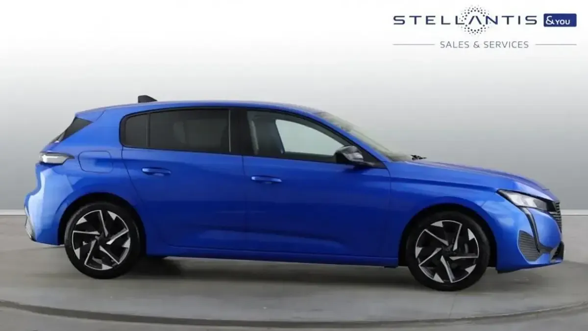 Used Peugeot 308 Allure Premium 129 HP (94 kW) 2023 Blue Hatchback