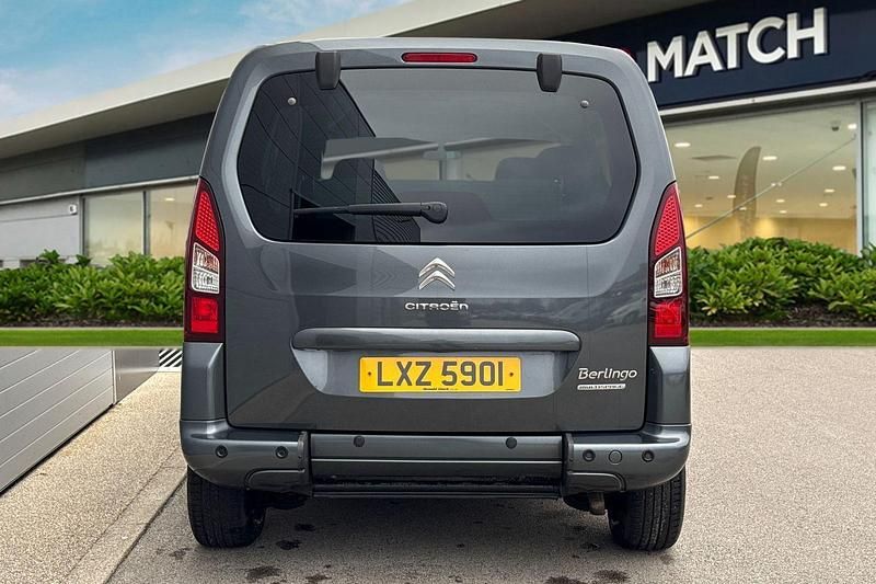 Used Citroën Berlingo Feel 100 HP (73 kW) 2018 Grey MPV