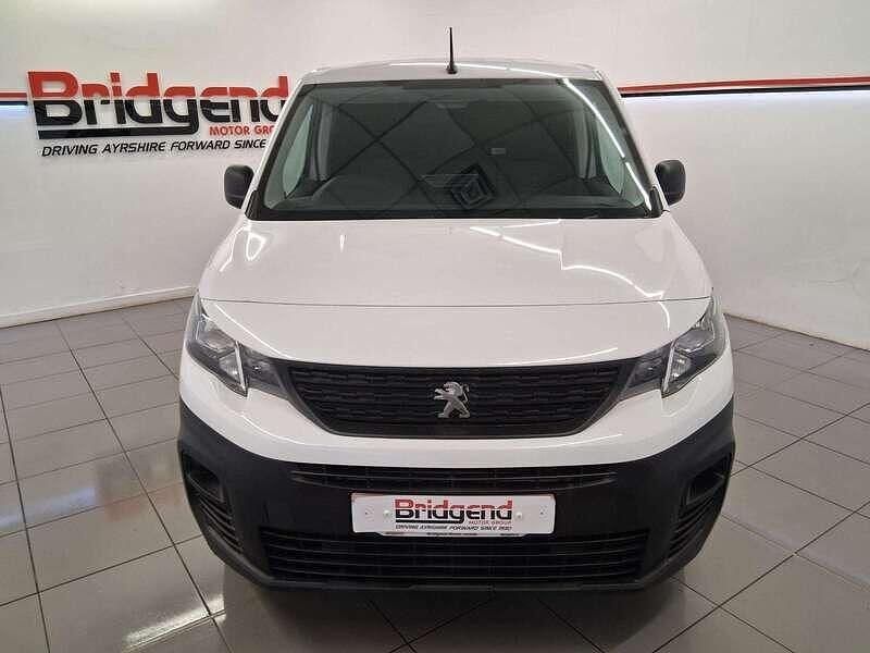 Used Peugeot Partner Premium 131 HP (96 kW) 2024 White MPV