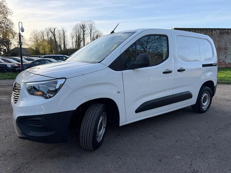 Used Vauxhall Combo Edition 100 HP (73 kW) 2019 White MPV