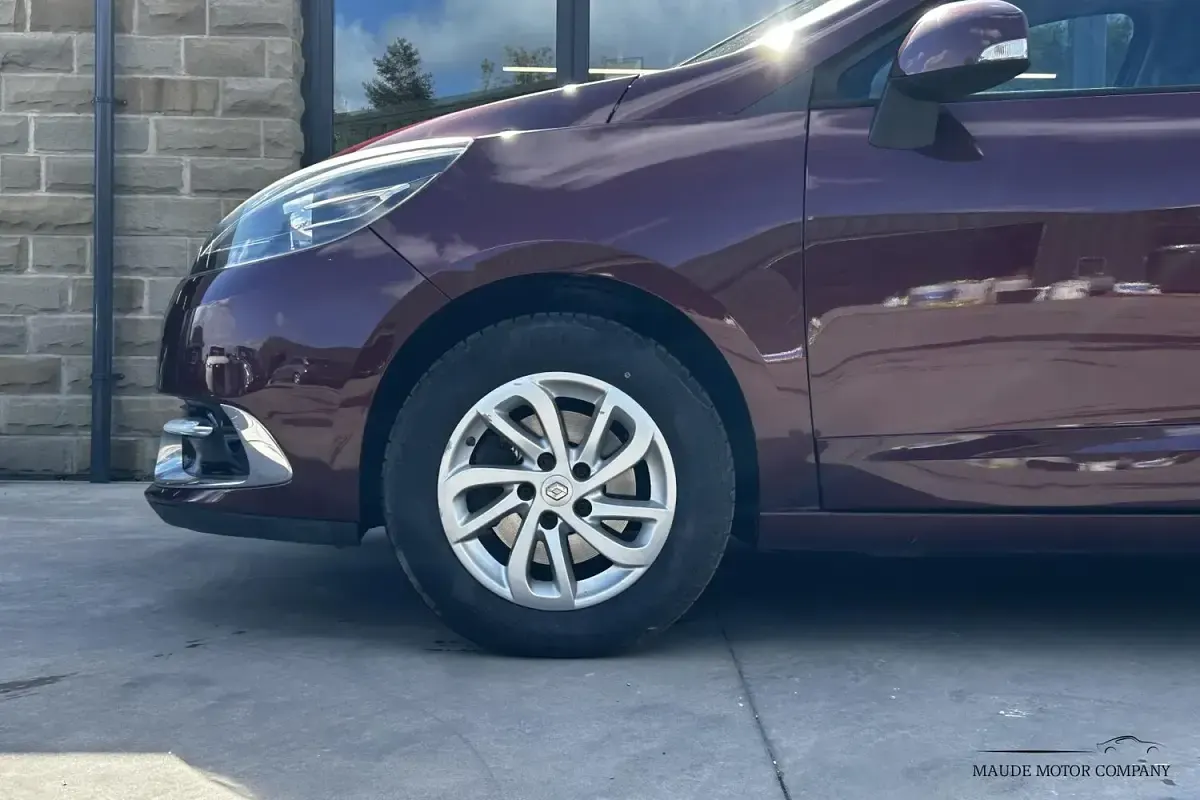 Used Renault Scénic III Dynamique 110 HP (80 kW) 2014 Red MPV