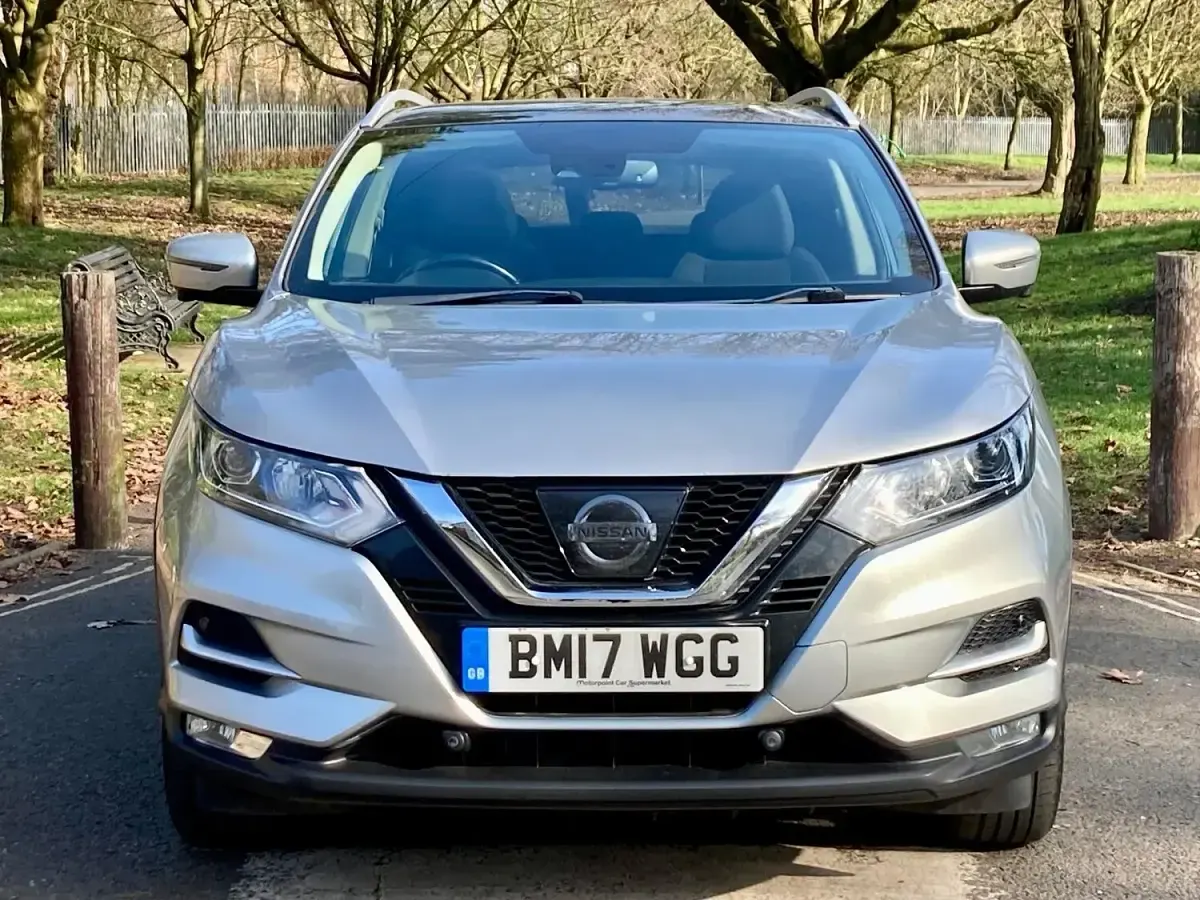 Used Nissan Qashqai N-Connecta 110 HP (80 kW) 2017 Silver SUV
