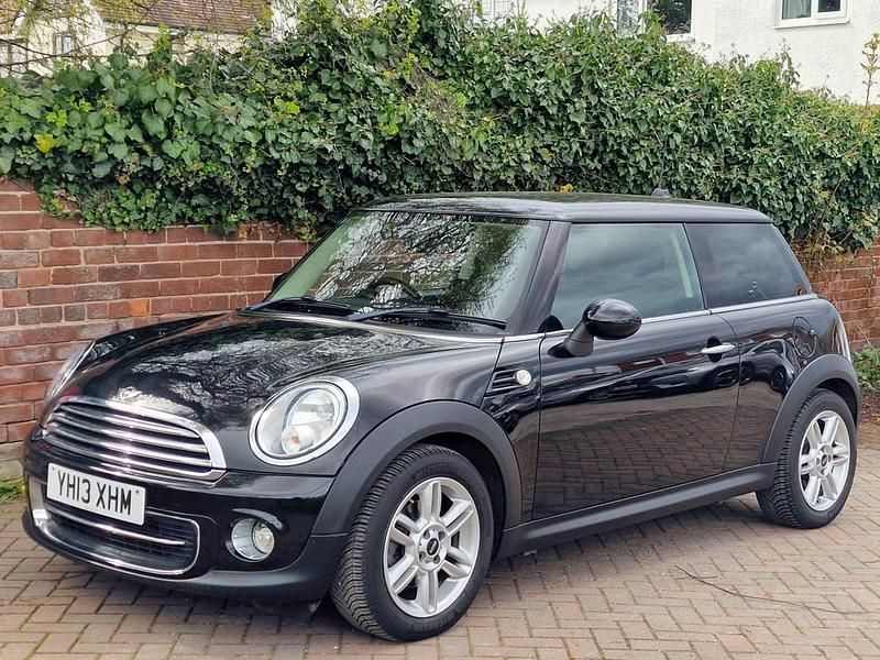 Usado Mini Cooper Hatch 122 HP (89 kW) 2013 Preto Citadino