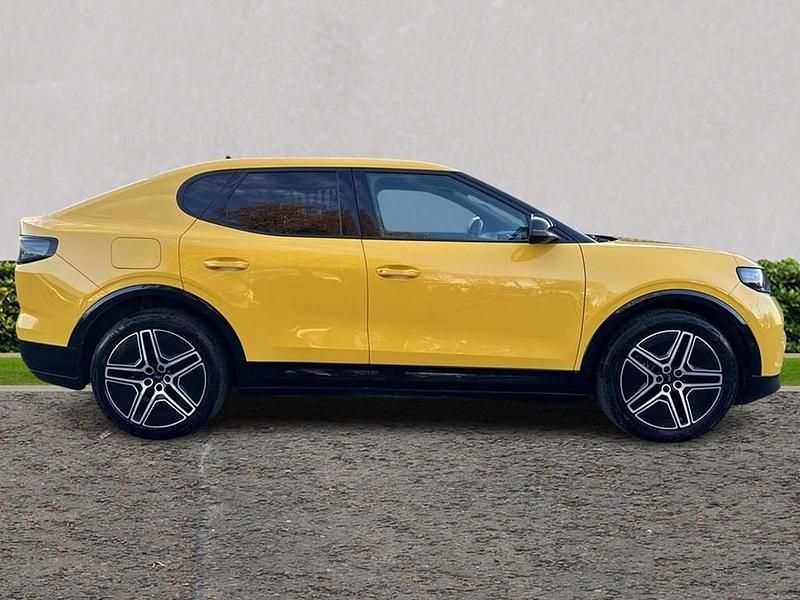 Used Ford Capri Premium 250 kW (340 HP) 2025 Yellow Estate