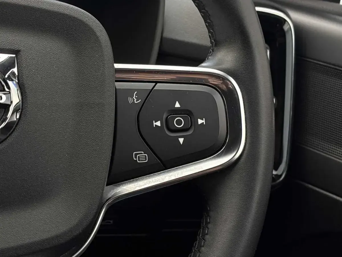 Used Volvo XC40 Plus 163 HP (119 kW) 2023 SUV