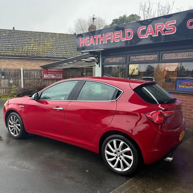 Used Alfa Romeo Giulietta Lusso 2010 Red Hatchback