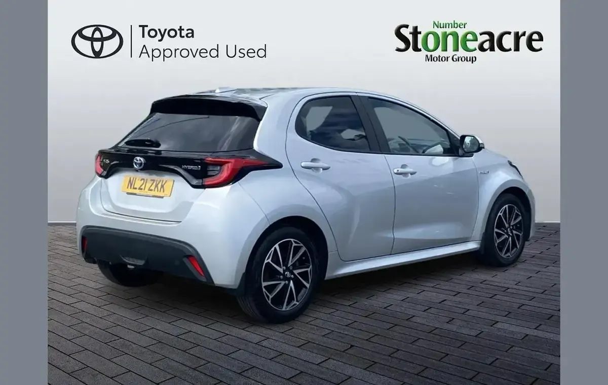 Used Toyota Yaris Design 116 HP (85 kW) 2021 Silver Hatchback