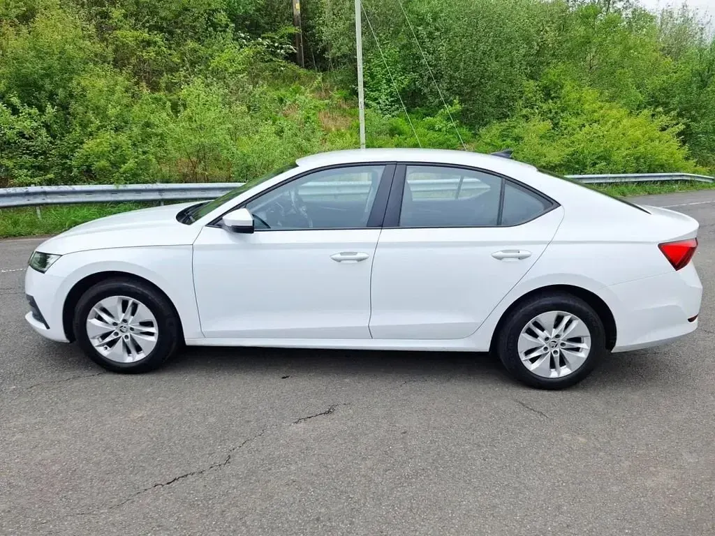 Gebraucht Skoda Octavia 109 PS (80 kW) 2020 Weiß Kleinwagen