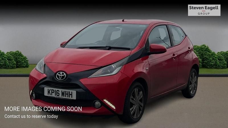 Used Toyota Aygo x-press 69 HP (50 kW) 2016 Red Hatchback