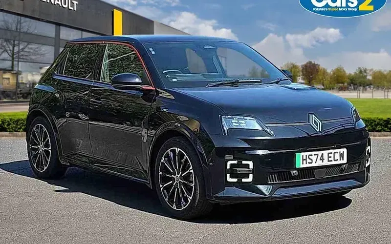 Used Renault 5 E-Tech Iconic 110 kW (150 HP) 2025 Hatchback