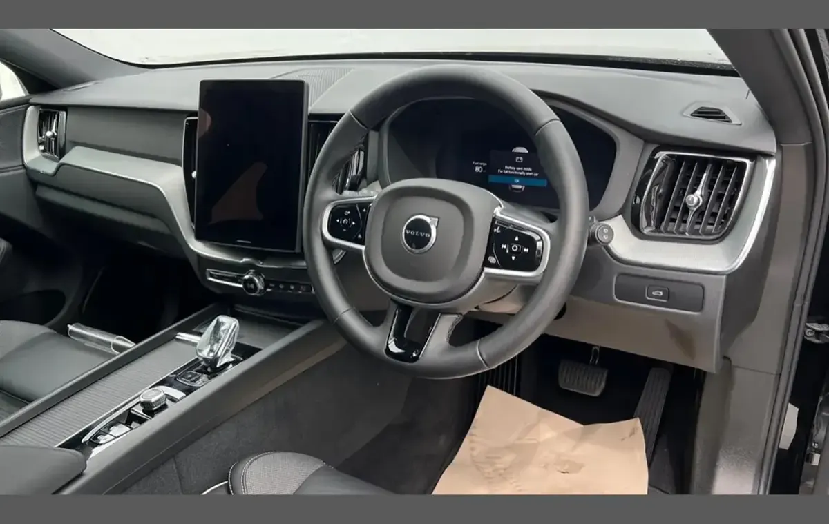 Used Volvo XC60 Plus 250 HP (183 kW) 2025 Onyx black SUV