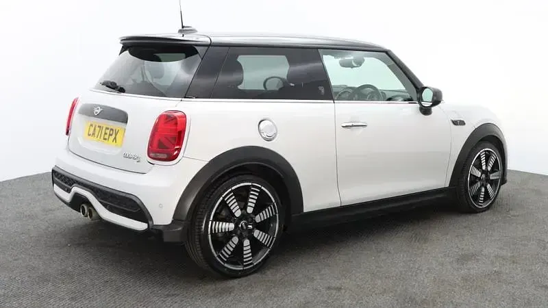 Used Mini Cooper S Exclusive 178 HP (130 kW) 2021 Silver Hatchback