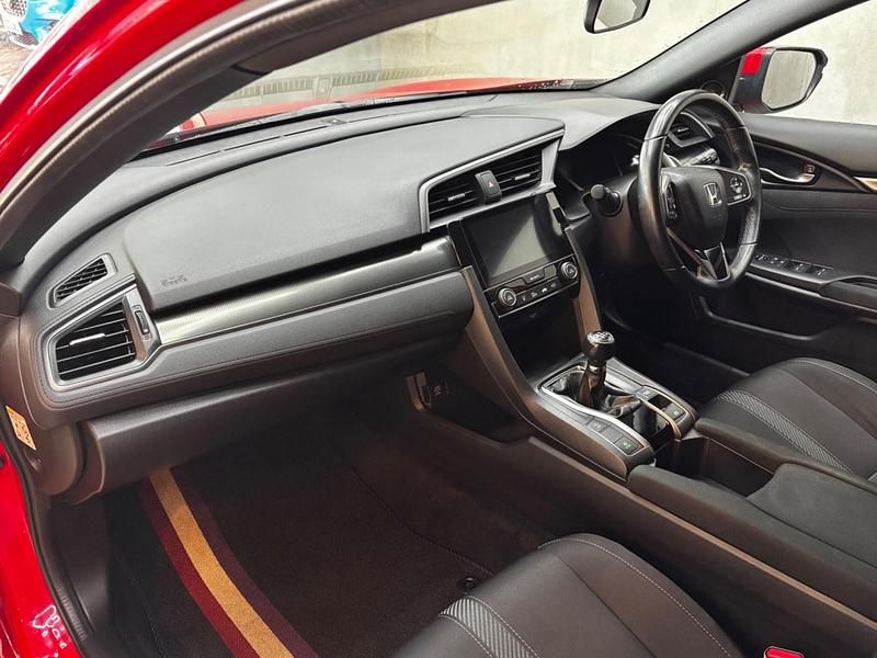 Used Honda Civic SR 129 HP (94 kW) 2017 Red Hatchback