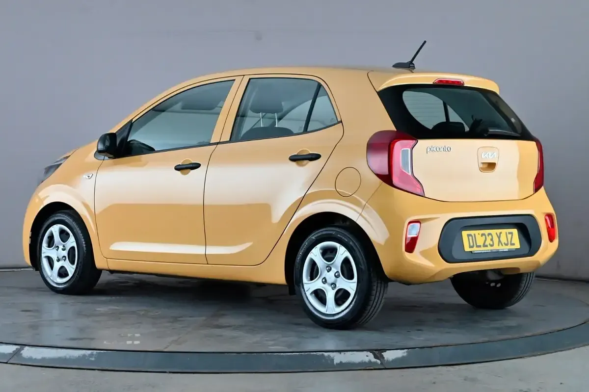 Used Kia Picanto 66 HP (48 kW) 2023 Yellow Hatchback