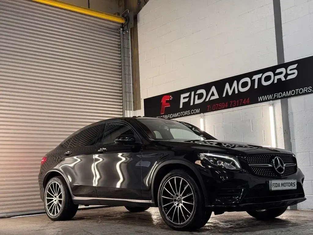 Begagnad Mercedes GLC250 AMG line 2019 Svart Sportkupé