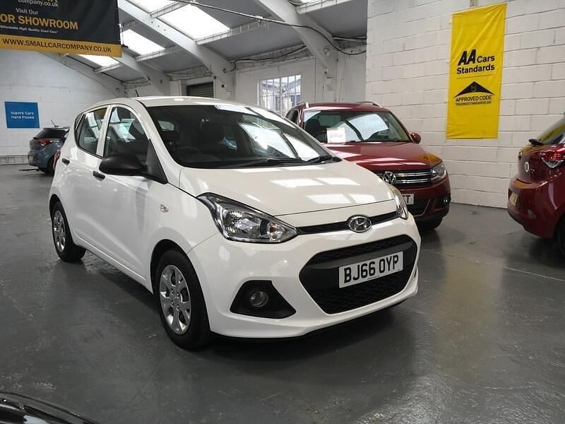 White Used 2016 Hyundai i10 Hatchback | £6,990 (Fair price) - Image 1/4