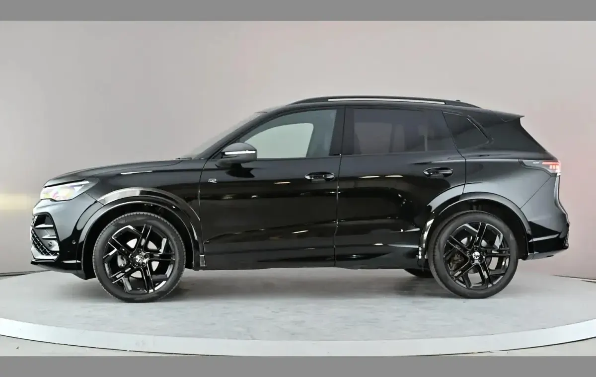 Used VW Tiguan R-line 147 HP (108 kW) 2025 Black SUV