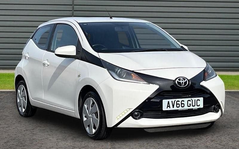 Used Toyota Aygo X-play 69 HP (50 kW) 2018 Hatchback