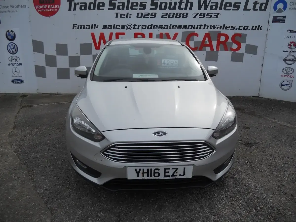 Used Ford Focus Zetec 125 HP (91 kW) 2016 Silver Hatchback