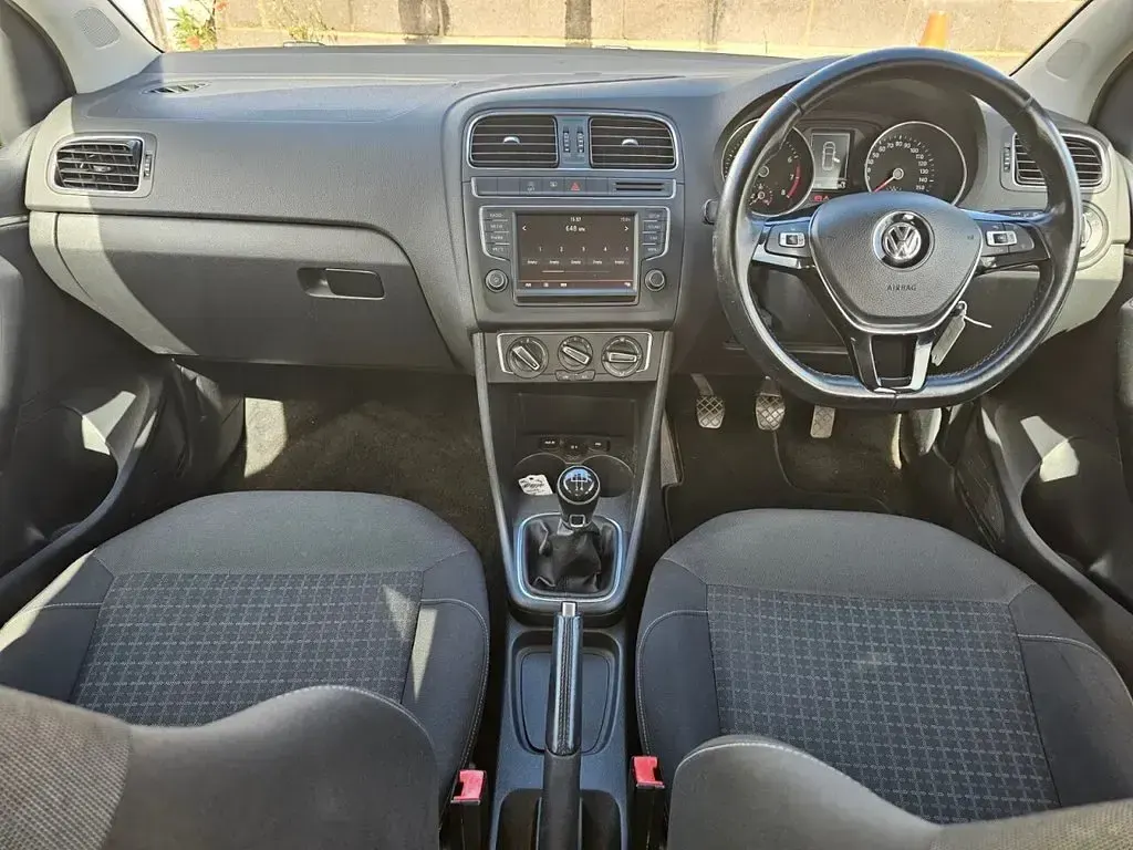 Used VW Polo SE 90 HP (66 kW) 2015 Red Hatchback