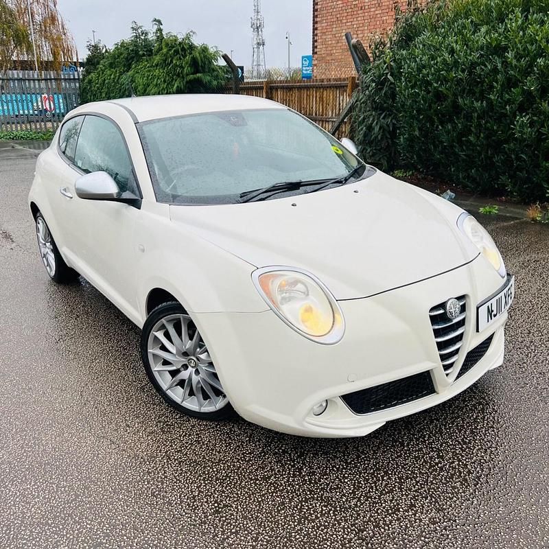 White Used 2011 Alfa Romeo MiTo Veloce Hatchback | £4,440 (Fair price) - Image 1/4