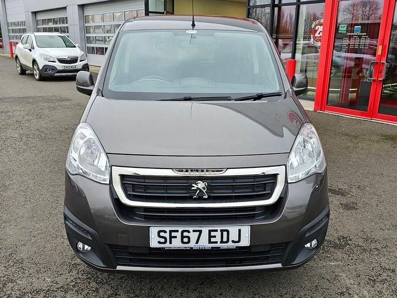 Used Peugeot Partner Tepee Allure 100 HP (73 kW) 2018 Grey MPV