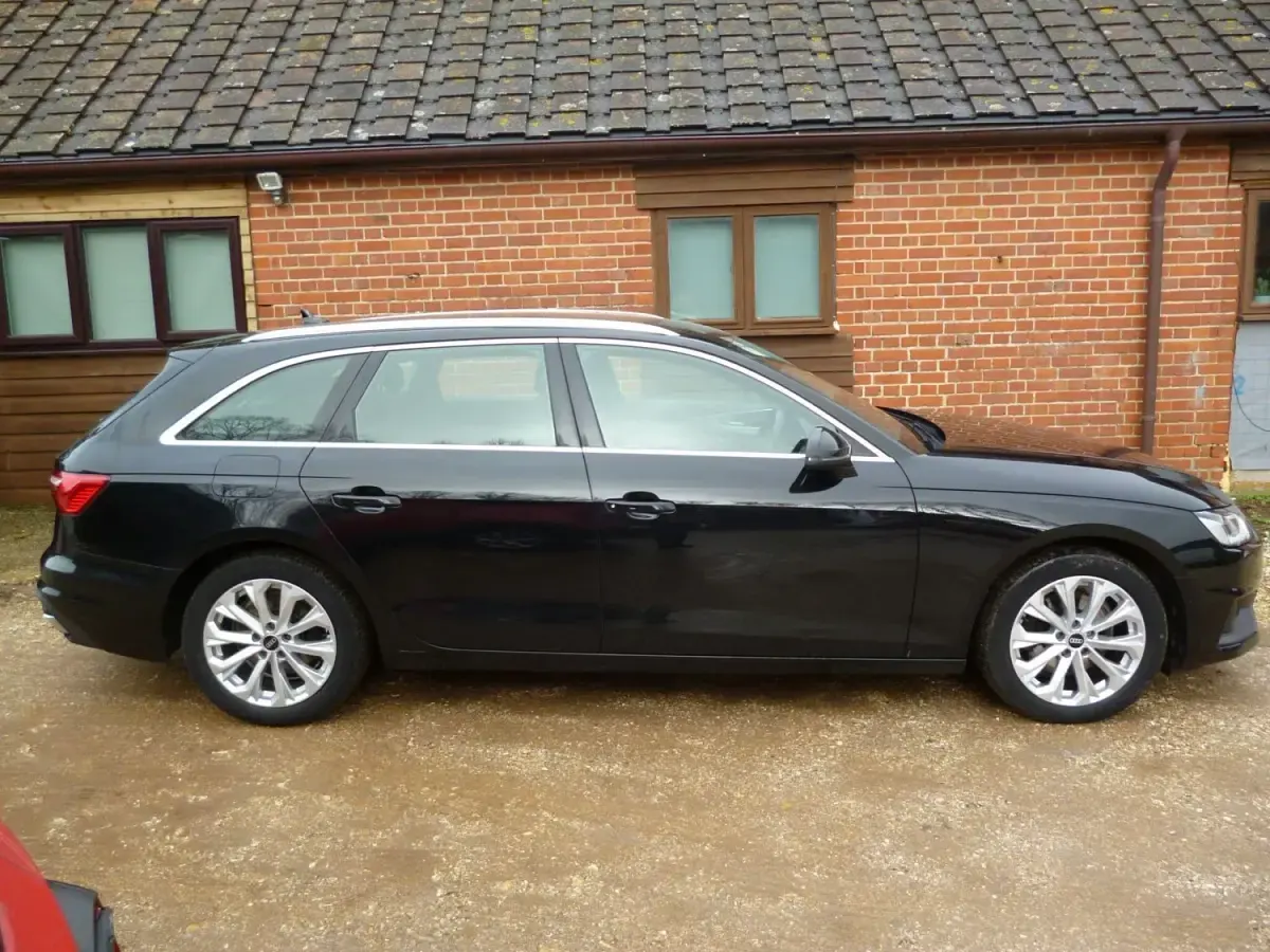 Begagnad Audi A4 Comfort 163 HK (119 kW) 2021 Svart Kombi