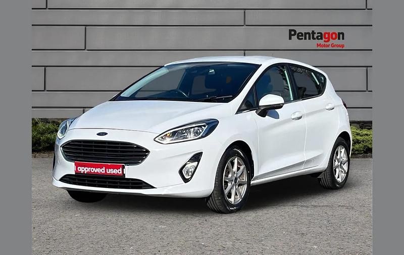 Used Ford Fiesta Zetec 84 HP (61 kW) 2018 White Hatchback