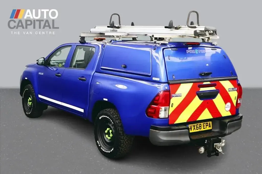 Used Toyota HiLux Active 150 HP (110 kW) 2019 Blue Pickup