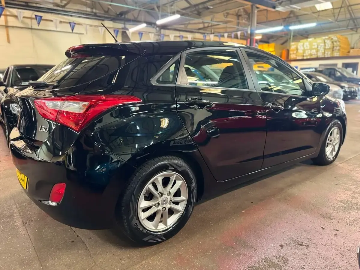 Used Hyundai i30 Active 100 HP (73 kW) 2014 Black Hatchback