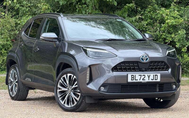 Used 2024 Toyota Yaris Hybrid Estate | £23,960 (Fair price) - Image 1/4