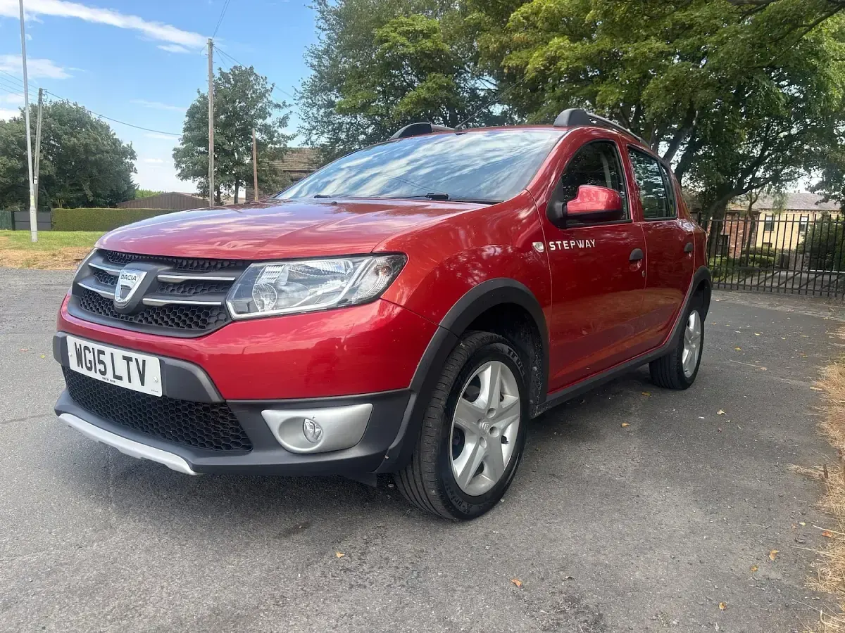 Used Dacia Sandero Lauréate 90 HP (66 kW) 2015 Red Hatchback