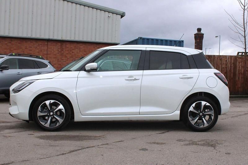 Used Suzuki Swift 2025 White Hatchback