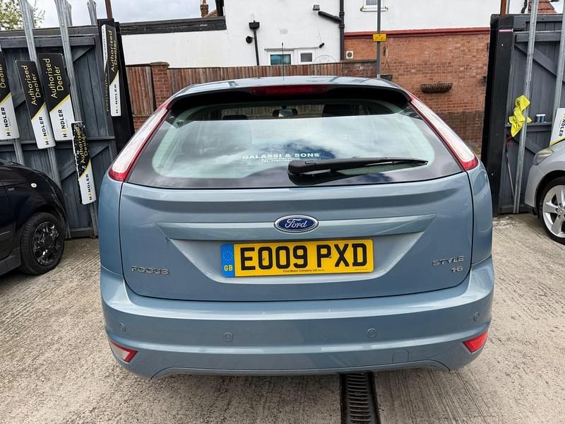 Używany Ford Focus Style 99 KM (72 kW) 2009 Niebieski Hatchback