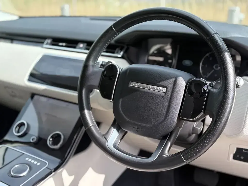 Used Land Rover Range Rover Velar S 180 HP (132 kW) 2018 Silver SUV