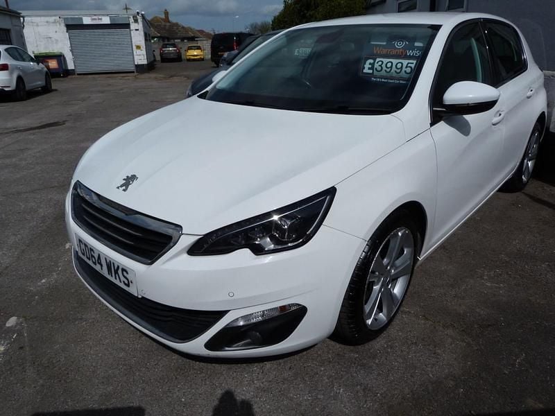 Used Peugeot 308 Allure 115 HP (84 kW) 2015 White Hatchback