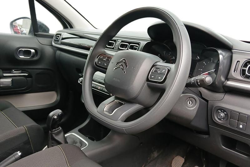 Used Citroën C3 PureTech 83 HP (61 kW) 2024 White Hatchback