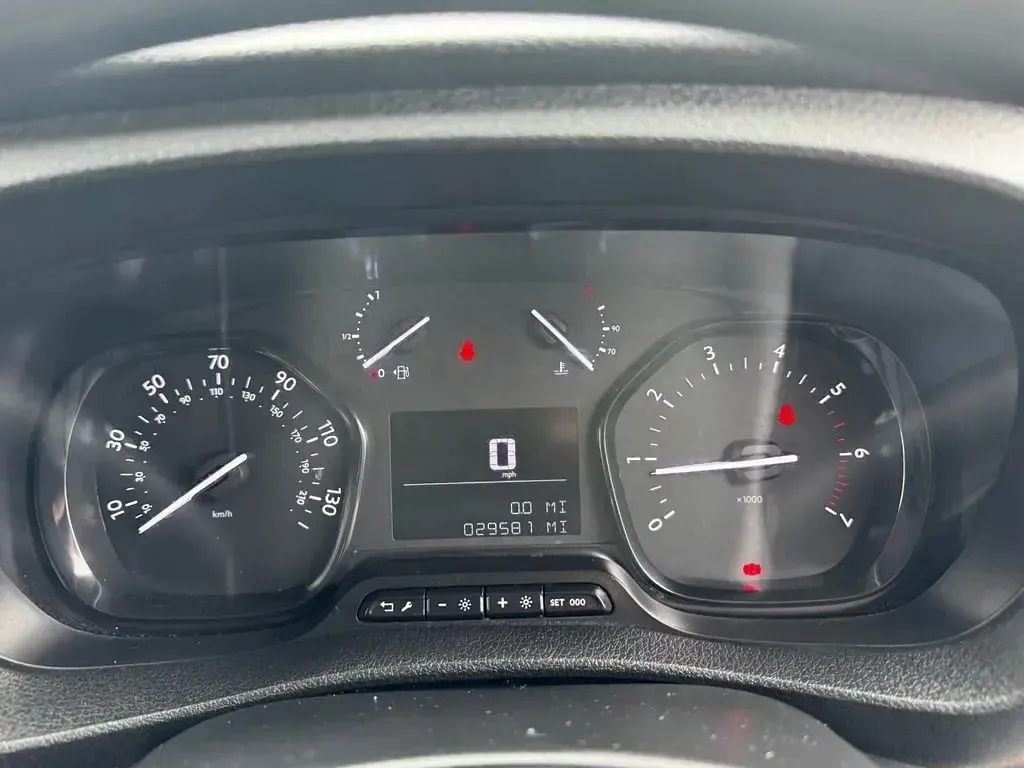 Używany Vauxhall Vivaro 100 KM (73 kW) 2023 Biały Minivan
