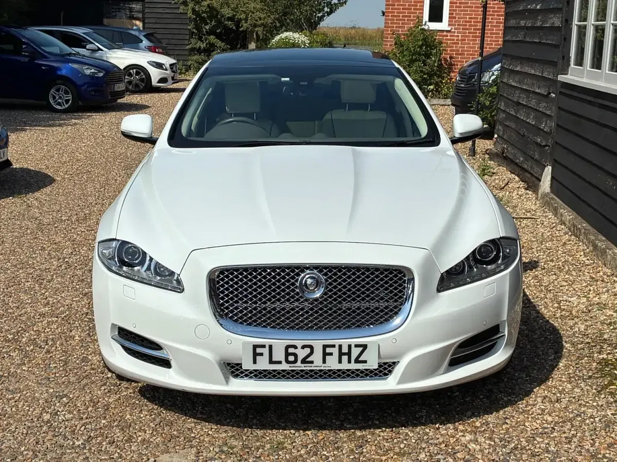 Used Jaguar XJ Portfolio 275 HP (202 kW) 2012 White Sedan