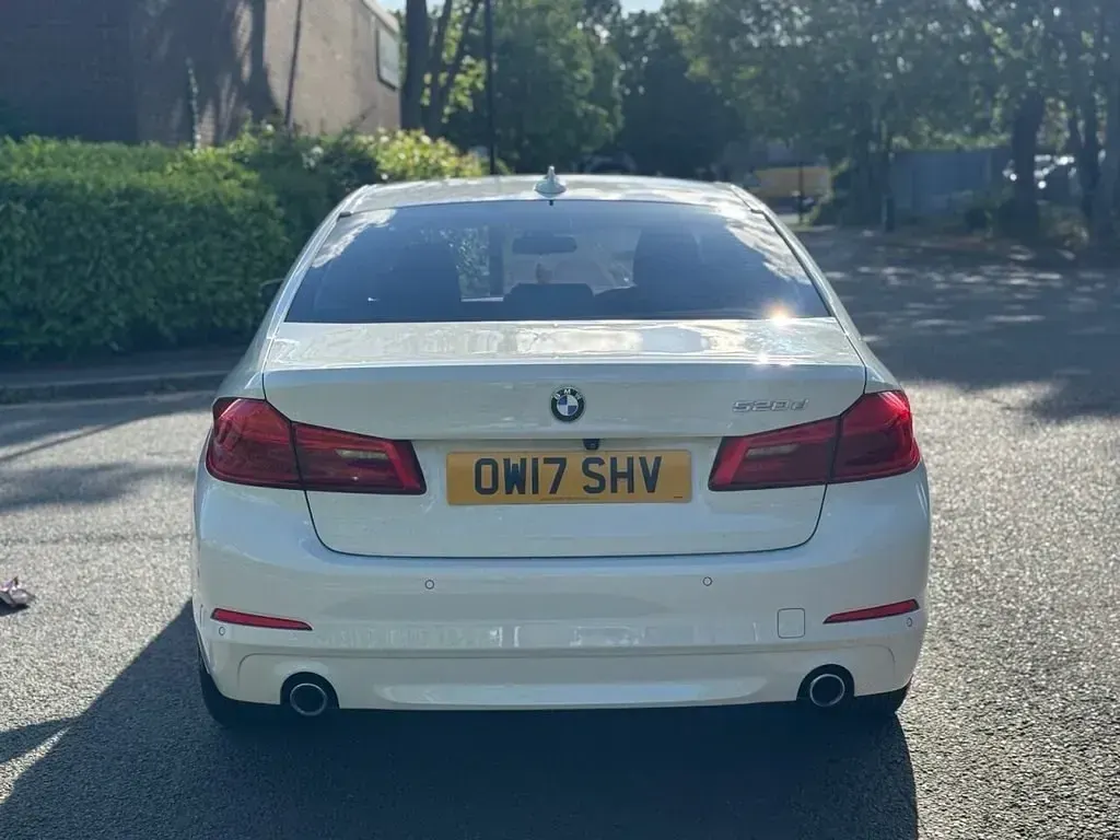 Gebraucht BMW 520 Comfort Edition 2017 Weiß Limousine