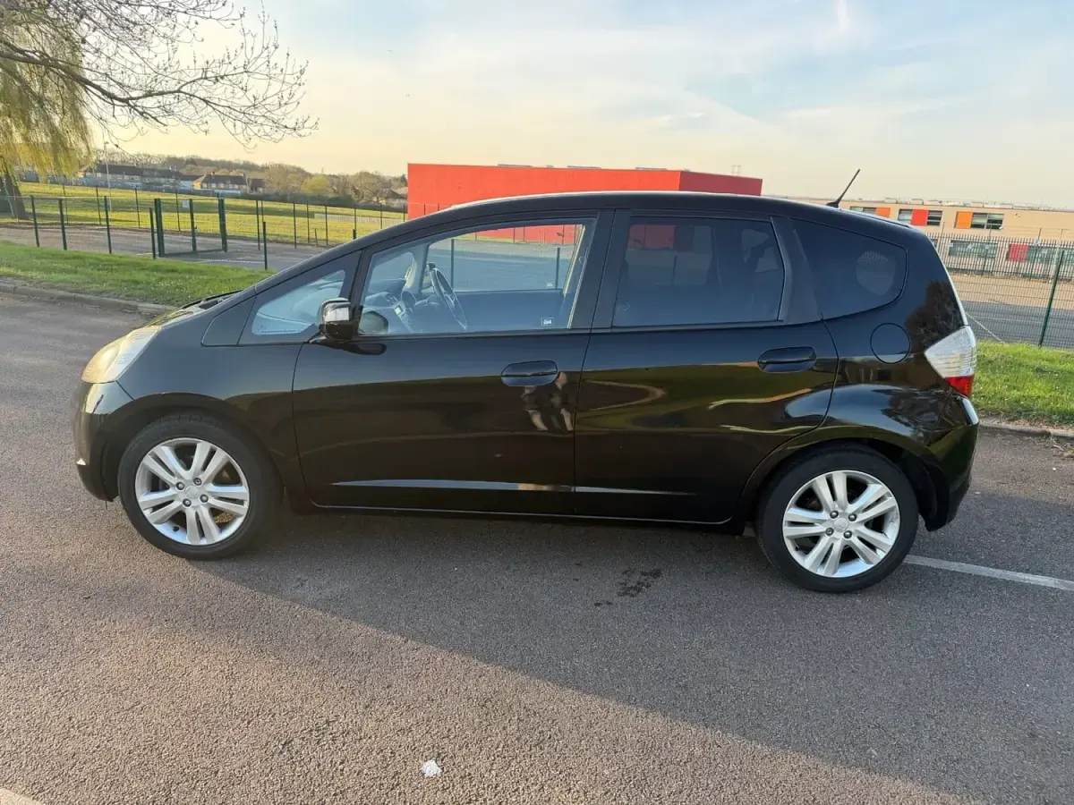 Używany Honda Jazz EX 100 KM (73 kW) 2010 Czarny Hatchback