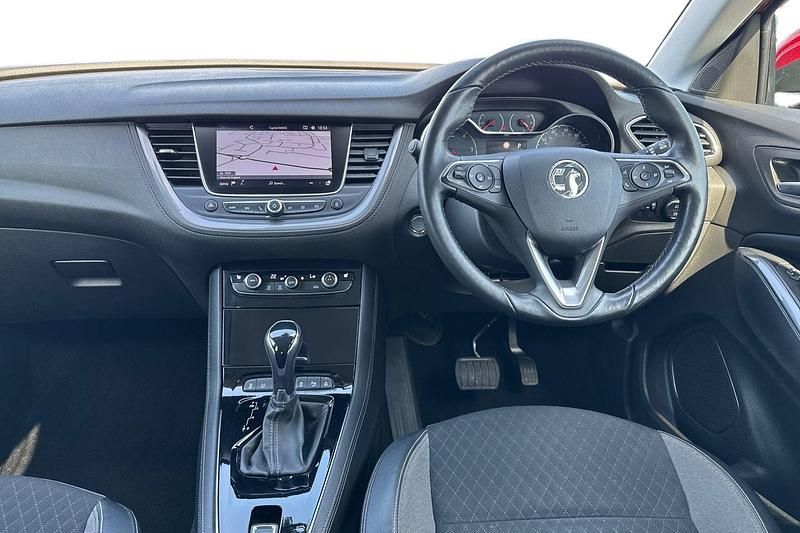Used Vauxhall Grandland X Sport 120 HP (88 kW) 2018 Red SUV