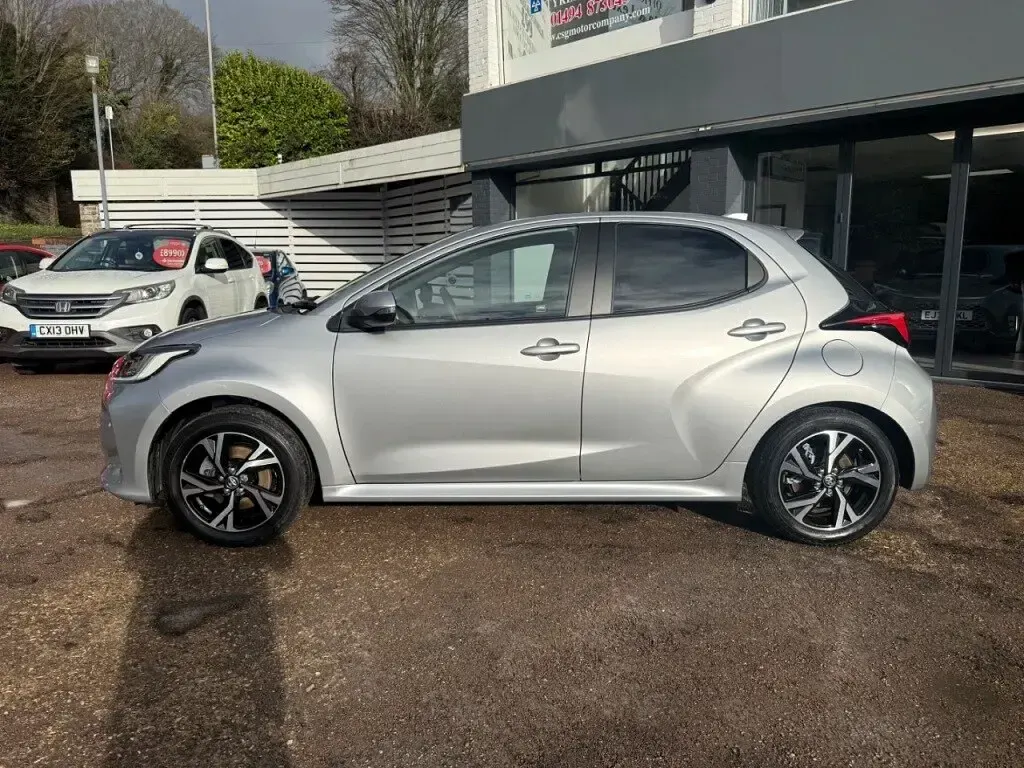 Used Toyota Yaris Design 91 HP (66 kW) 2024 Silver Hatchback