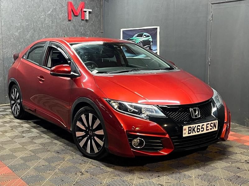 Used Honda Civic SE Plus 142 HP (104 kW) 2015 Red Hatchback