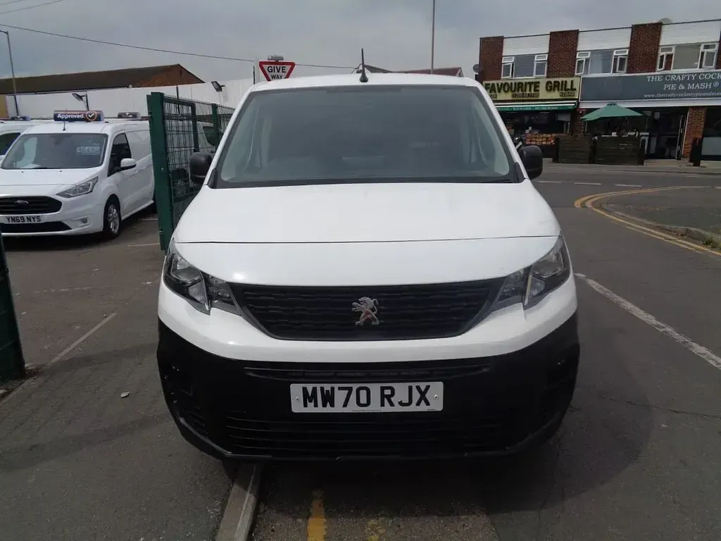 Used Peugeot Partner 131 HP (96 kW) 2021 White MPV
